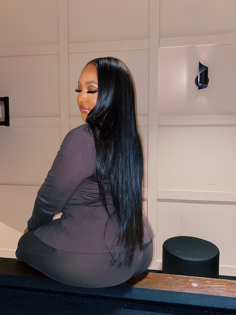 viasimone_'s tweet photo. TwentyFine as ever 🎈 cheers to cultivating a soft life in year 29 &amp; beyond ✨ https://t.co/IV49KCVKL3