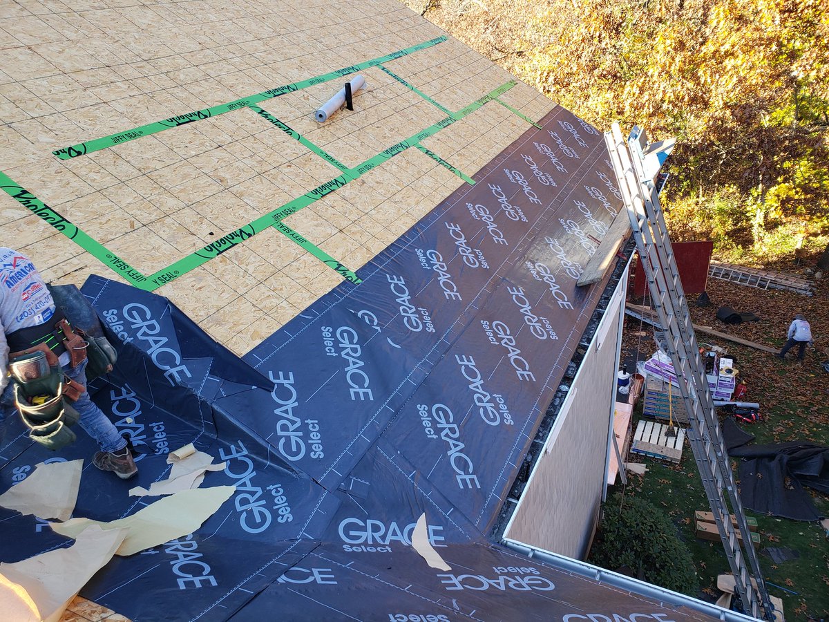 aqrsct's tweet photo. The longer you put off roof repairs, the more serious the damage could become. Small leaks can turn into larger ones and begin to compromise your roof’s structural integrity. This can rot your underlayments and even joists. Contact us for a free inspection and estimation https://t.co/rMUL35lBSw