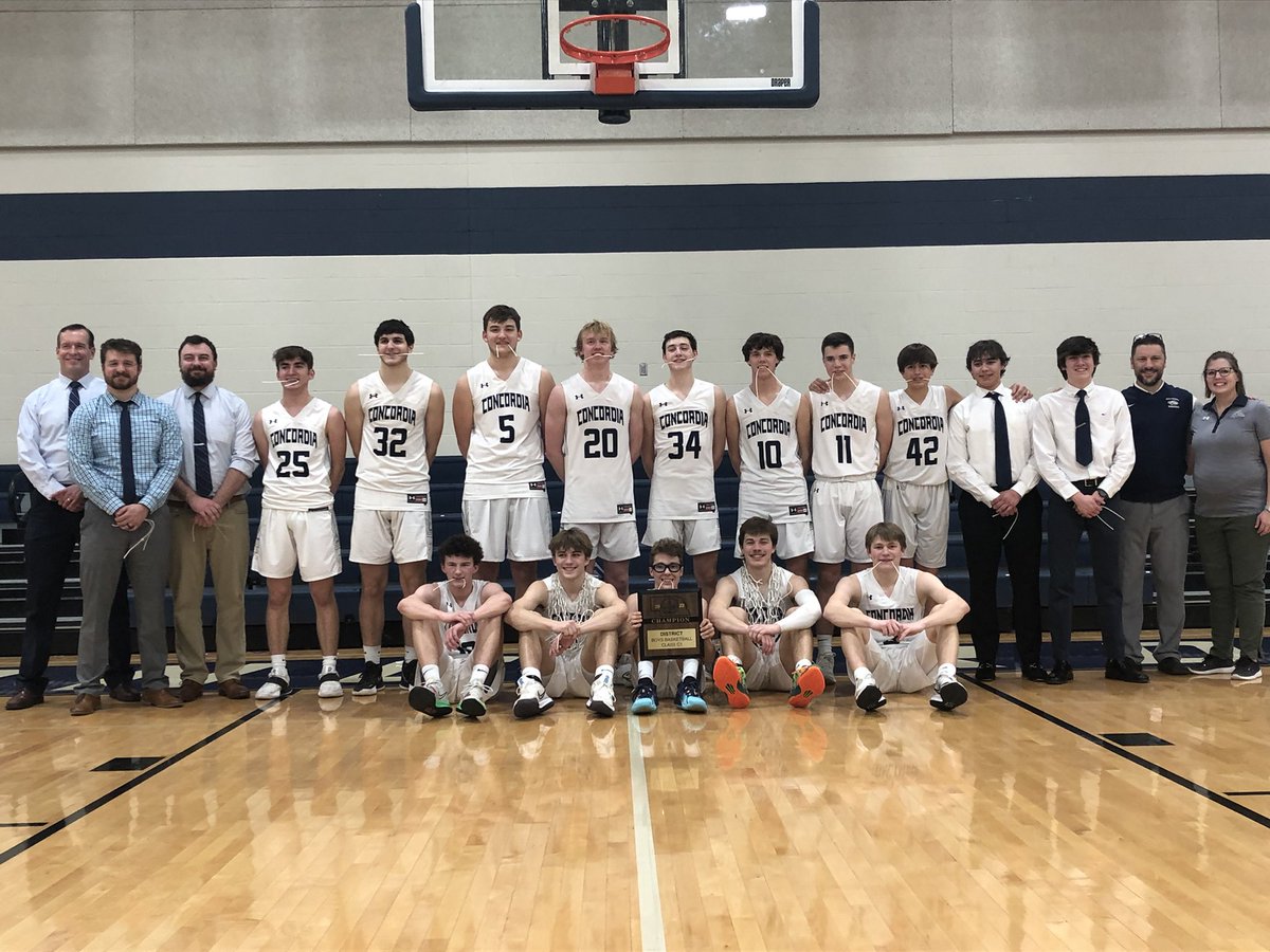OmhaCncrdiabBb's tweet image. It takes support from lots of people  to earn a District Championship !!Thanks Moms, Student Body , Coaches, Managers, Trainers , and Administration! #GoStangs