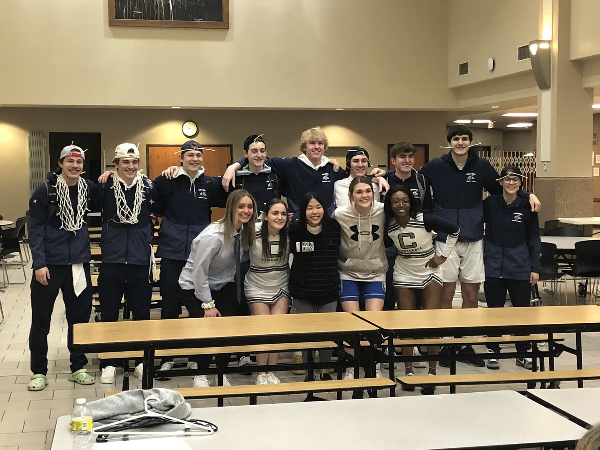 OmhaCncrdiabBb's tweet image. It takes support from lots of people  to earn a District Championship !!Thanks Moms, Student Body , Coaches, Managers, Trainers , and Administration! #GoStangs