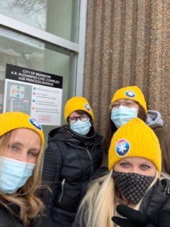 PrairieHope_BSD's tweet photo. Members of #TeamHope raised over $500 in support of @SHM_Brandon #cnoy22 #coldestnight #bdnmb #WeChooseHope https://t.co/ZEneRsT6IH