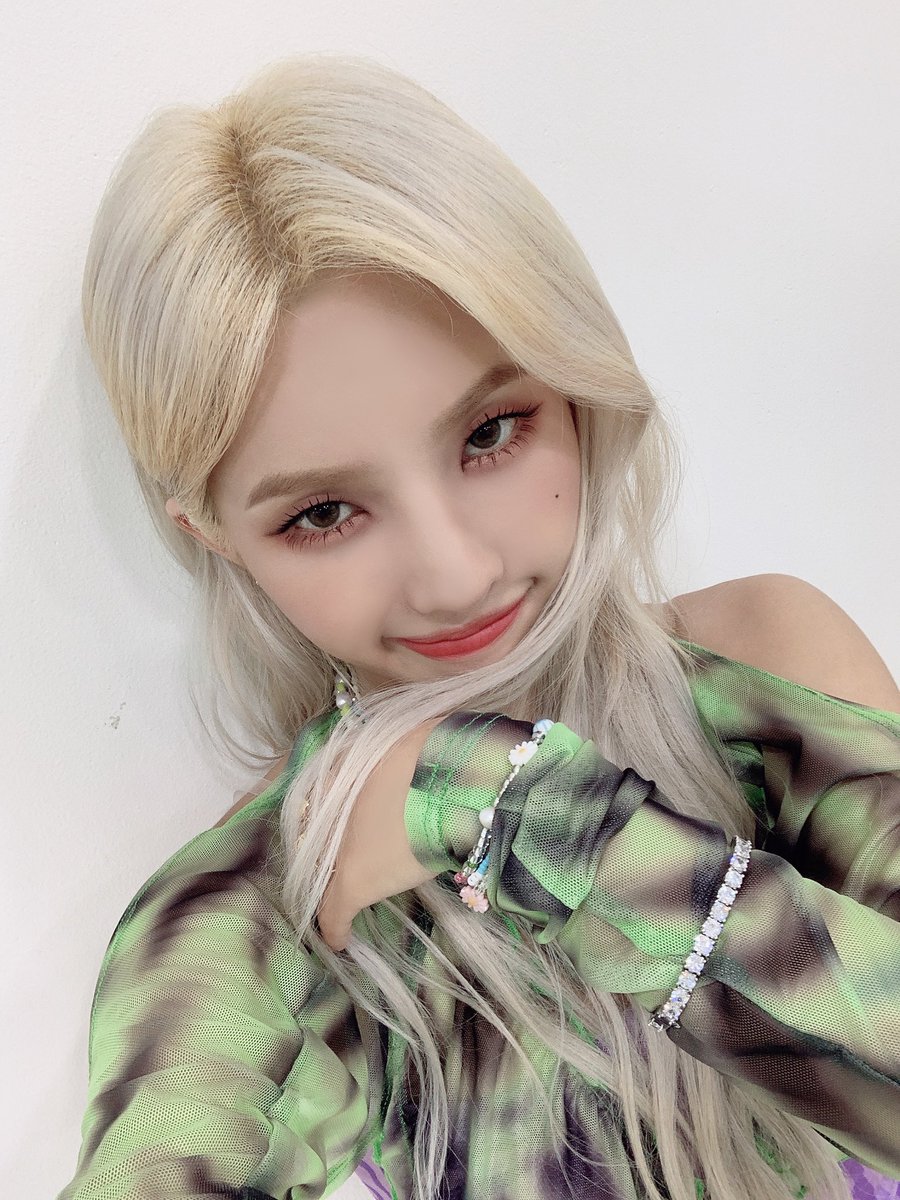 simpforsoyeon's tweet photo. hi everyone! this is a new hourly account for gidle's Soyeon 🦁 i’ll post pics, vids, &amp; more on here! 

please rt this to help me grow! also, feel free to follow me thank you❤️
#soyeon #GIDLE https://t.co/Wkz13pyHHX