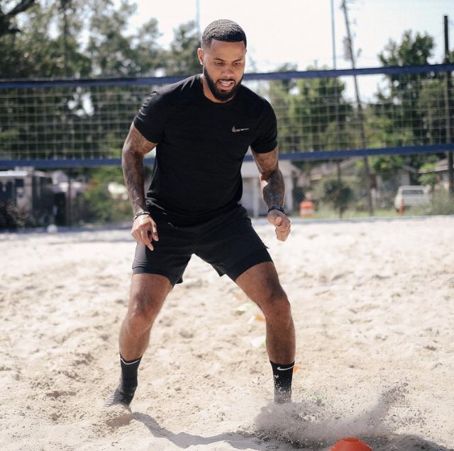 JayFaa1's tweet photo. DJ Augustin, uno de mis favoritos de siempre. Que jevi será verlo junto al Rey. 

El base de Durant en Texas. Jugó para Texas Longhorns de 2006 a 2008. 

Uno de esos jugadores que lleva más de una década en la liga y no hace ningún tipo de ruido. 

Ya ha jugado para 8 Team !!! https://t.co/yoTC5p4bVa