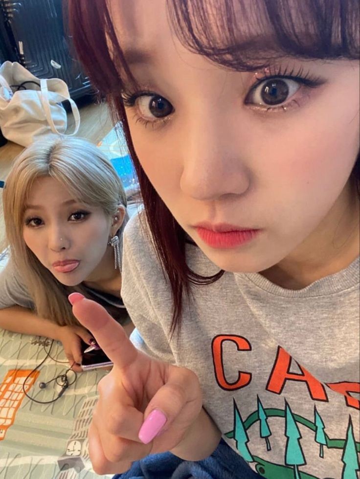 Yuyeonarchive's tweet photo. I miss u🥺💘💝💕💞💓💗

#소연 #전소연 #SOYEON #여자아이들 #우기 #YUQI #YUYEON #GIDLE https://t.co/mLzCZ0SVJA