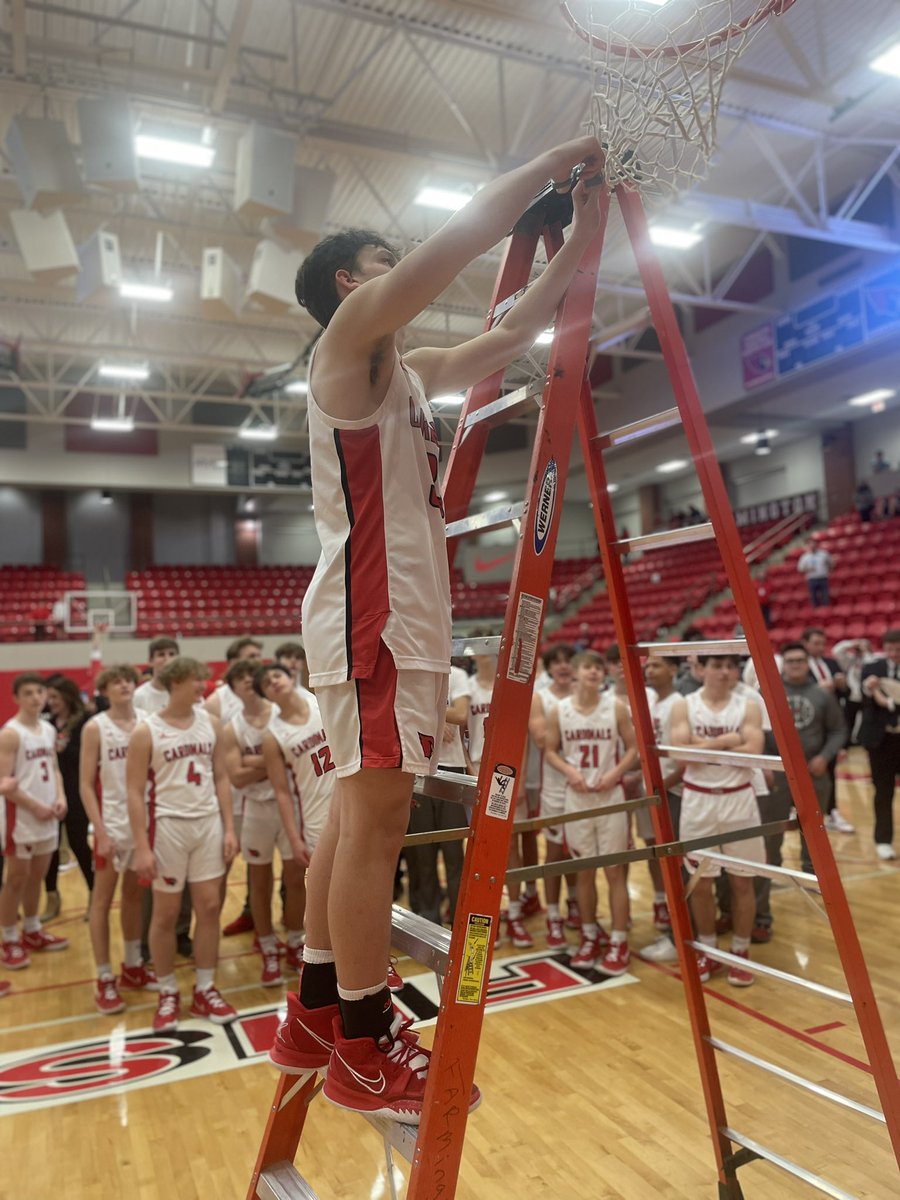 GradyMajors's tweet photo. 2024 PG Layne Taylor @LayneTaylor2024 of @FarmingtonMBB came out on a mission tonight &amp; proved why he’s one of the best shooters in Arkansas’s 2024 Class. The sophomore finished with 32 pts 5 ast 5 stls 5 rebs!
He’ll be one to watch in the 4A State Tournament later this week 😎 https://t.co/pgWUJFtoDq