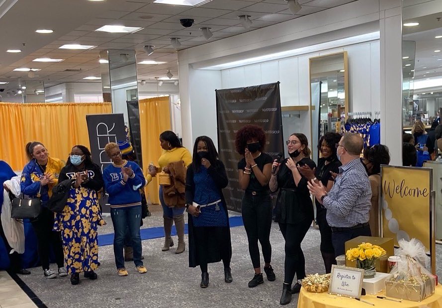 sgrhomocity's tweet photo. The amazing Kasper dress collection came to Macy’s with a private shopping event for the sorors in Houston. There were amazing door prizes and a great surprise just for Houston!
#sigmagammarho #sgrho #EliteETS #mocitypretty🐩 https://t.co/73kTEzs6CN