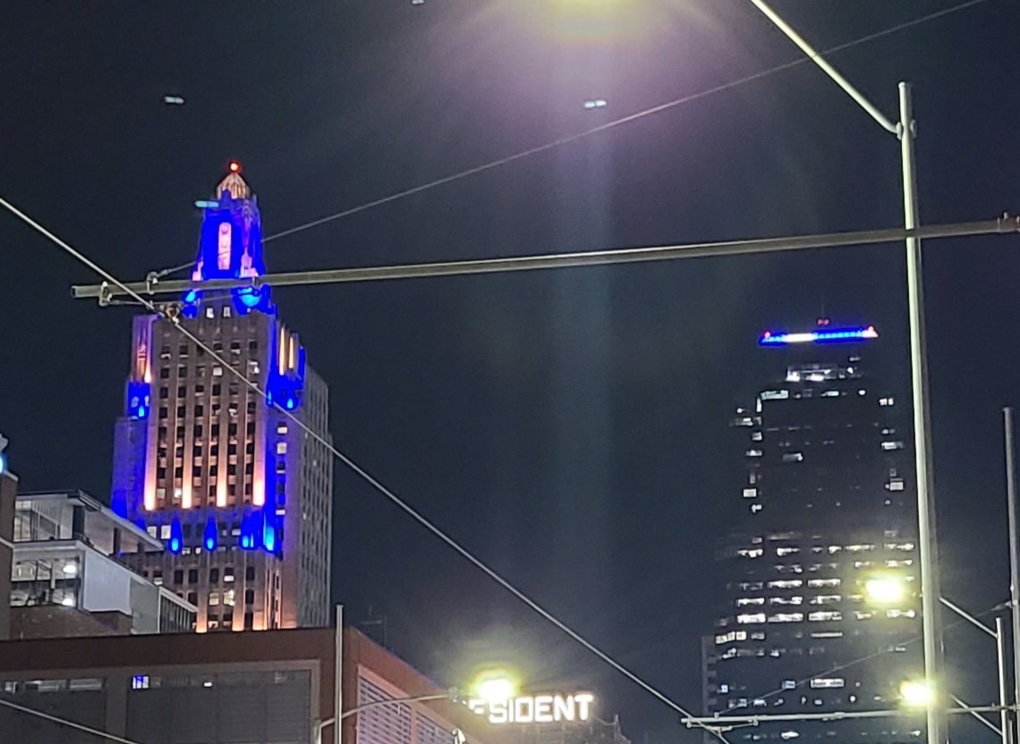 MoonChildARMY7's tweet photo. #KansasCity is 🇺🇦 #StandingWithUkraine
#StandWithUkraine https://t.co/Yr8MEDoEt2
