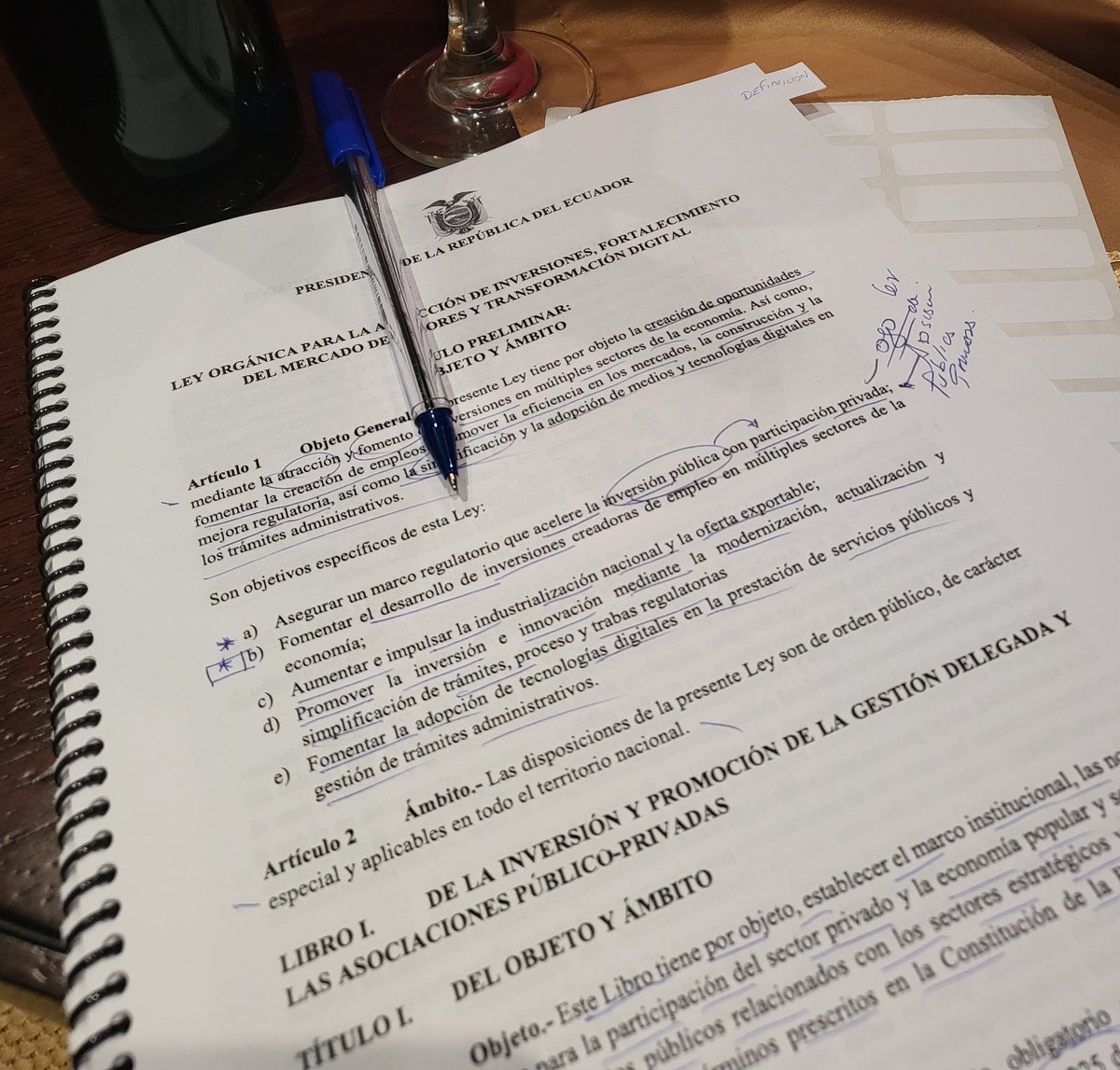 xaviersantos_ec's tweet photo. Estoy analizando la #LeyDeInversiones, aún no la termino. En realidad, genera más incertidumbres que certezas. Aunque coincido con muchos asambleístas y analistas en que se puede convertir en una oportunidad. Pero tal como está, es un peligro. #LegislaConXavier #XavierEsTuVoz https://t.co/4K92YoIAIe