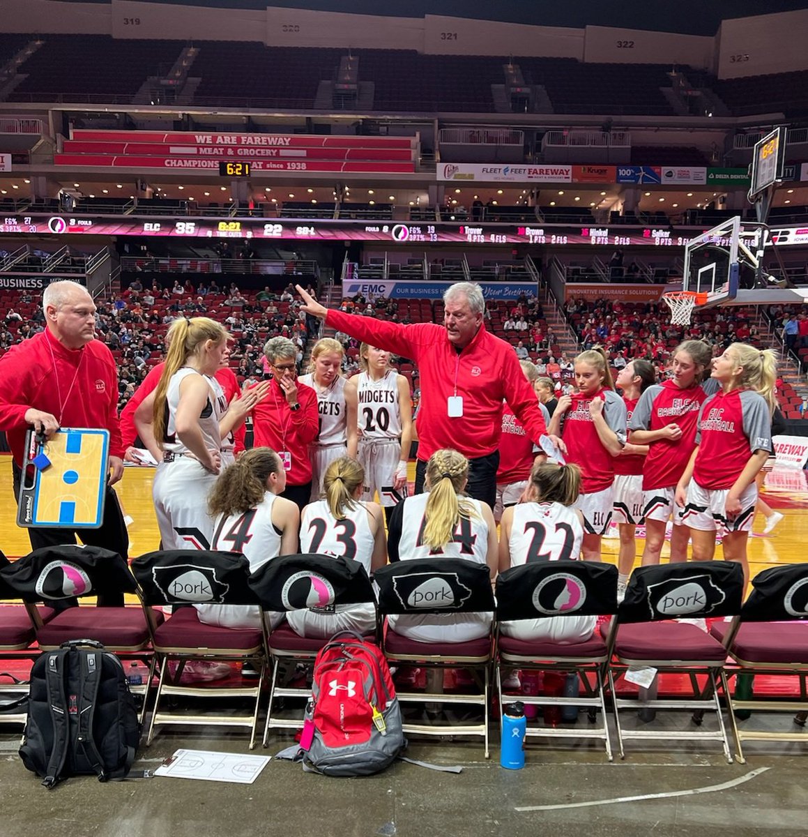 Elcgirlsbball's tweet photo. Wow...OUR CROWD WAS UNBELIEVABLE TONIGHT. SO PROUD OF THIS TEAM, THEY FIGHT HARD AND PLAY GREAT D. THANKS FOR MAKING THE TRIP TO EVERYONE THAT DID..
#CONTINUETHERIDE
GREAT TO BE A MIDGET https://t.co/5bje8dKT8Z