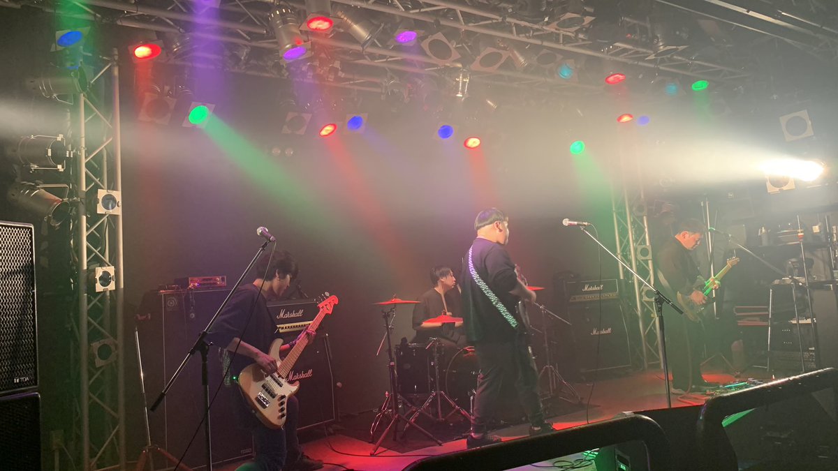 takkmomo1's tweet photo. このバンド🎸🥁🎤
ここだけなんて勿体ない…
躍動感があって楽しいステージ♬
もっと演ってほしいです🥺

#まぼい　#町田  #UfUs  #町田TPH  
#バンド  #ライブ https://t.co/tSeVcWNNb4