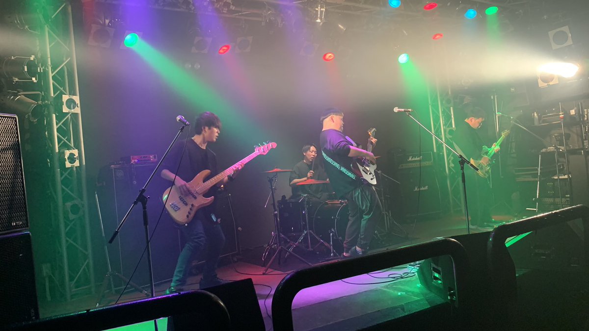 takkmomo1's tweet photo. このバンド🎸🥁🎤
ここだけなんて勿体ない…
躍動感があって楽しいステージ♬
もっと演ってほしいです🥺

#まぼい　#町田  #UfUs  #町田TPH  
#バンド  #ライブ https://t.co/tSeVcWNNb4