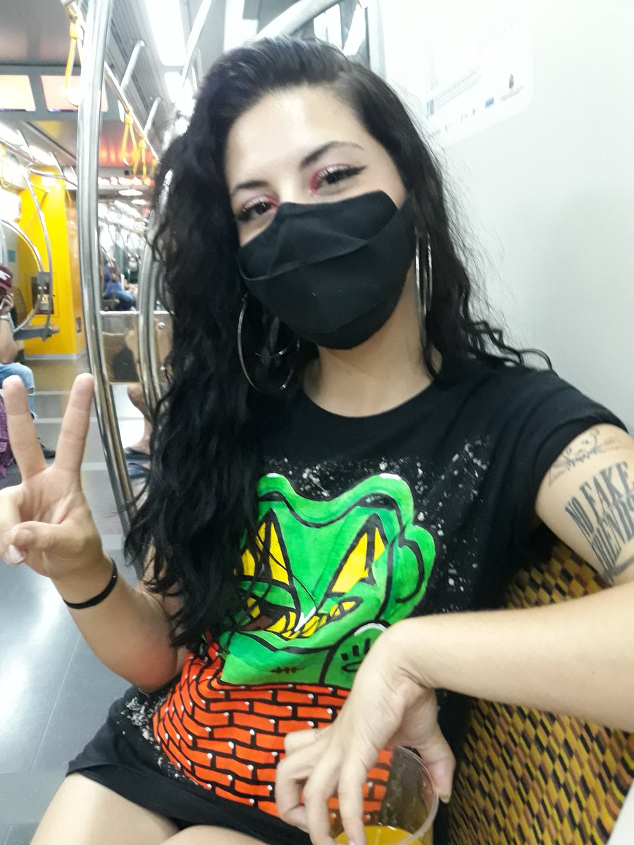 Popsicleh1's tweet photo. buenos ☀️ kkkk
levando na peita a @susimaconheira e o Zirób https://t.co/SVyDMI11TJ