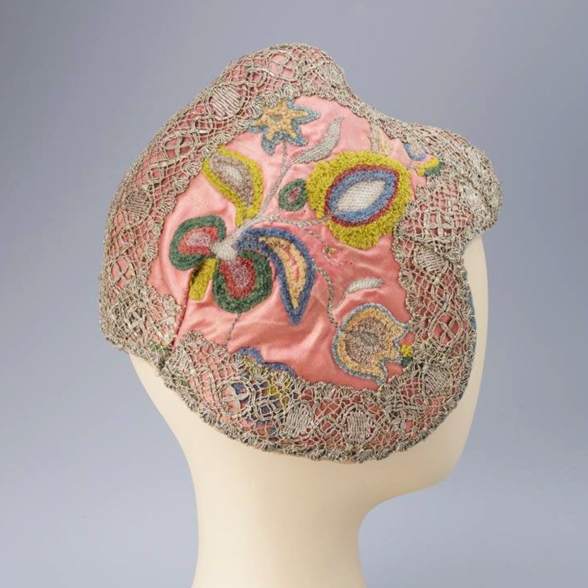 StateHistorical's tweet image. #Календарь #КоллекцияГИМ

С первым днем весны 🌸

Чепец. Архангельская губерния, первая половина XVIII в.