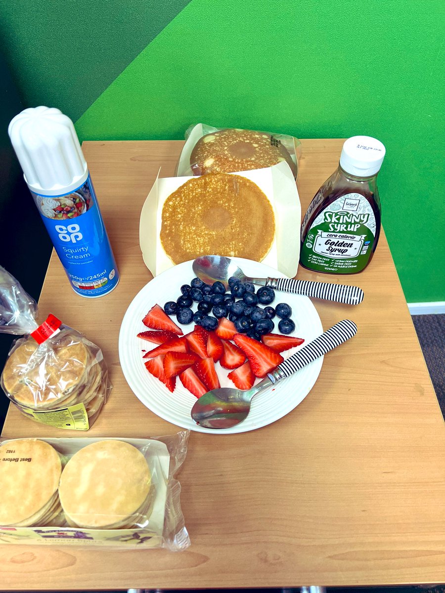 MichelleU5ERAC's tweet photo. We never need an excuse for cake &amp; breakfast at U2J4 but #PancakeDay &amp; #saintdavidsday all in one seems like a reason for a sweet breakfast! https://t.co/omzTJcdqpp