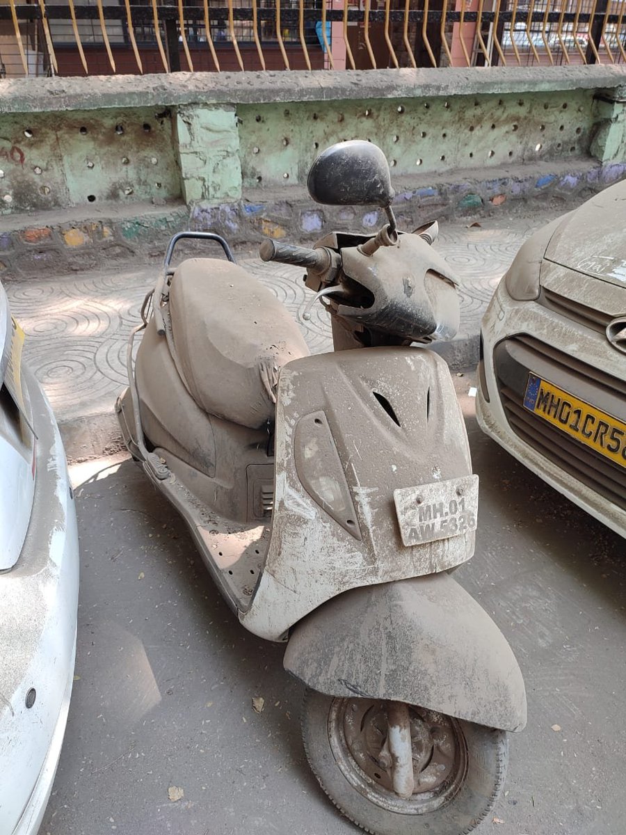 ashwin207's tweet image. Hi @CPMumbaiPolice @MumbaiPolice @TOIIndiaNews @mumbaimirror these 3 vehicles have been parked in the lane for the past 3 months and haven't moved, please can you look into the same..
Location Building No.20 Adarsh Nagar Worli Mumbai -30.. lampost number added for identification