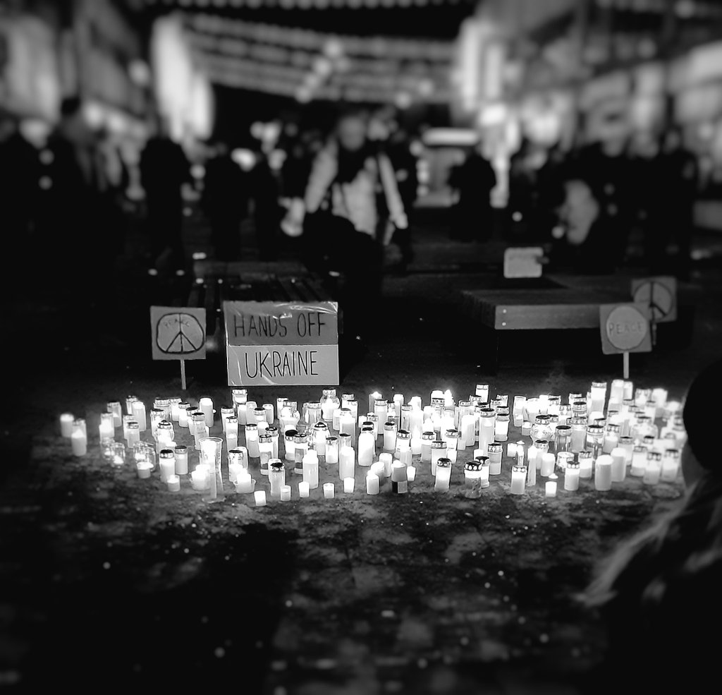 sarimaista's tweet photo. #kouvola #kynttilämielenosoitus #StandWithUkraine #SlavaUkraini https://t.co/cyrMtR21RJ