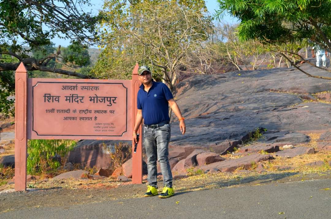 मैं भी शिव हूँ, आप भी शिव हो सकते हैं, अगर समाज में जाति, धर्म, क्षेत्र, लिंग, विचारधारा के आधार पर फैलाये जा रहे #ज़हर को रोकने के लिए सकारात्मक योगदान दे रहे हैं!
सभी देशवासियों को #शिवरात्रि के पावन अवसर पर शुभकामनाएं💐 #ॐनमःशिवाय
#Mahashivratri #Mahashivratri #शिवरात्रि2022