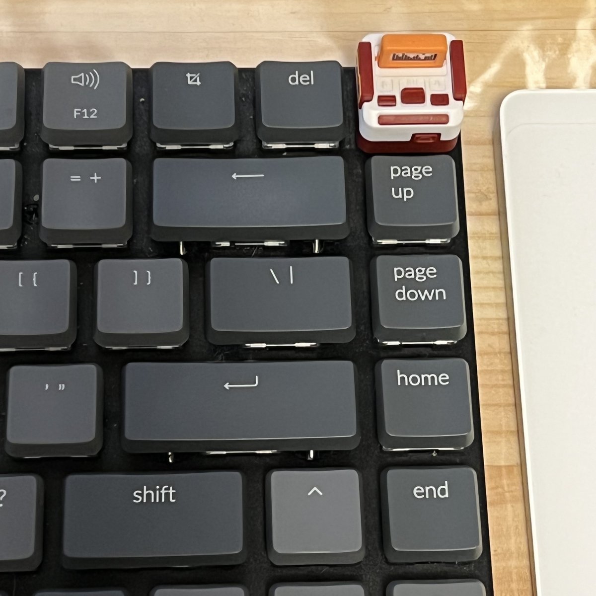 roworks's tweet photo. Drop ใฎKEEBMONKEY FC FAMILY COMPUTER ARTISAN KEYCAP ใๅฑใใใ
ใใๅบๆฅ๏ผ
#Drop #KEEBMONKEY #FC #KEYCAP https://t.co/4s81OrdBQv