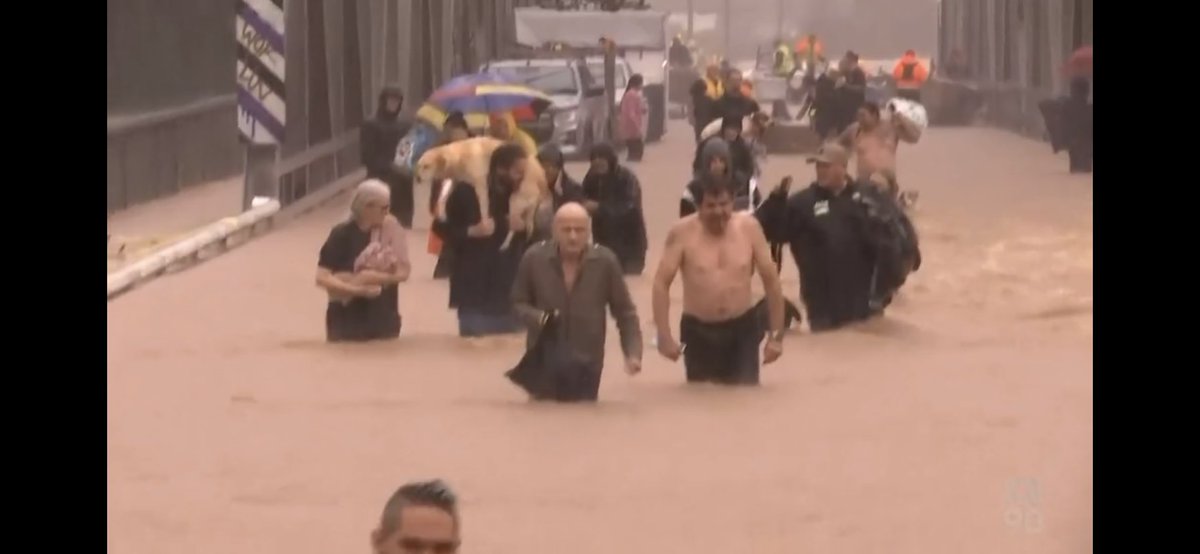 MelanieTait's tweet photo. Can’t get these two images of Lismore yesterday out of my head. 

A filmmaker couldn’t dream up such a vivid climate change horror story. 

Via @abcnews https://t.co/fjOZxPdPqI