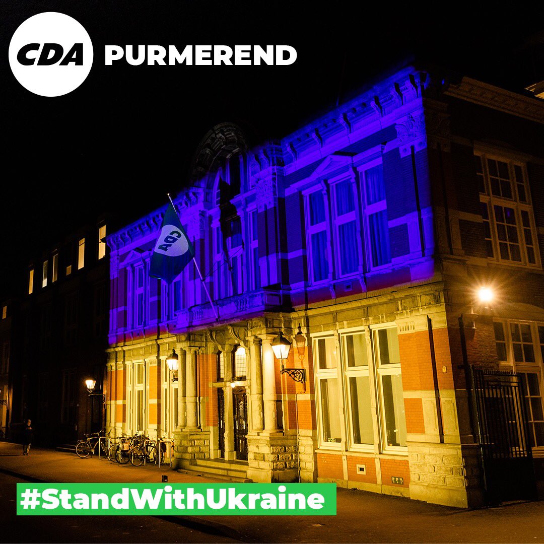 cda_purmerend's tweet photo. 🇺🇦 Het CDA partijbureau kleurt vanavond blauw en geel uit solidariteit met de mensen in Oekraïne. Ook wij van CDA Purmerend zijn in onze gedachten bij hen vanavond. #StandWithUkraine https://t.co/N7uHPZMEiK