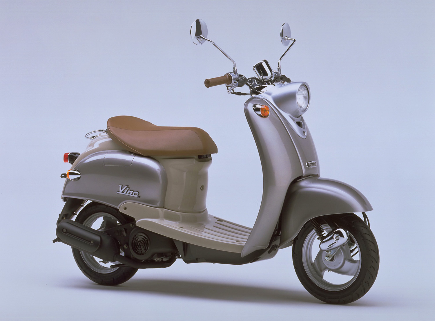 ヤマハ バイク レトロ感覚と優れた実用機能を調和させた 50ccスクーター Vino 1997年3月8日の発売から早くも四半世紀 Vinoとはイタリア語で ワイン の意 ラテンの明るい感じ 華やかさ 上品さを表現している T Co Dl5iqkh52o T