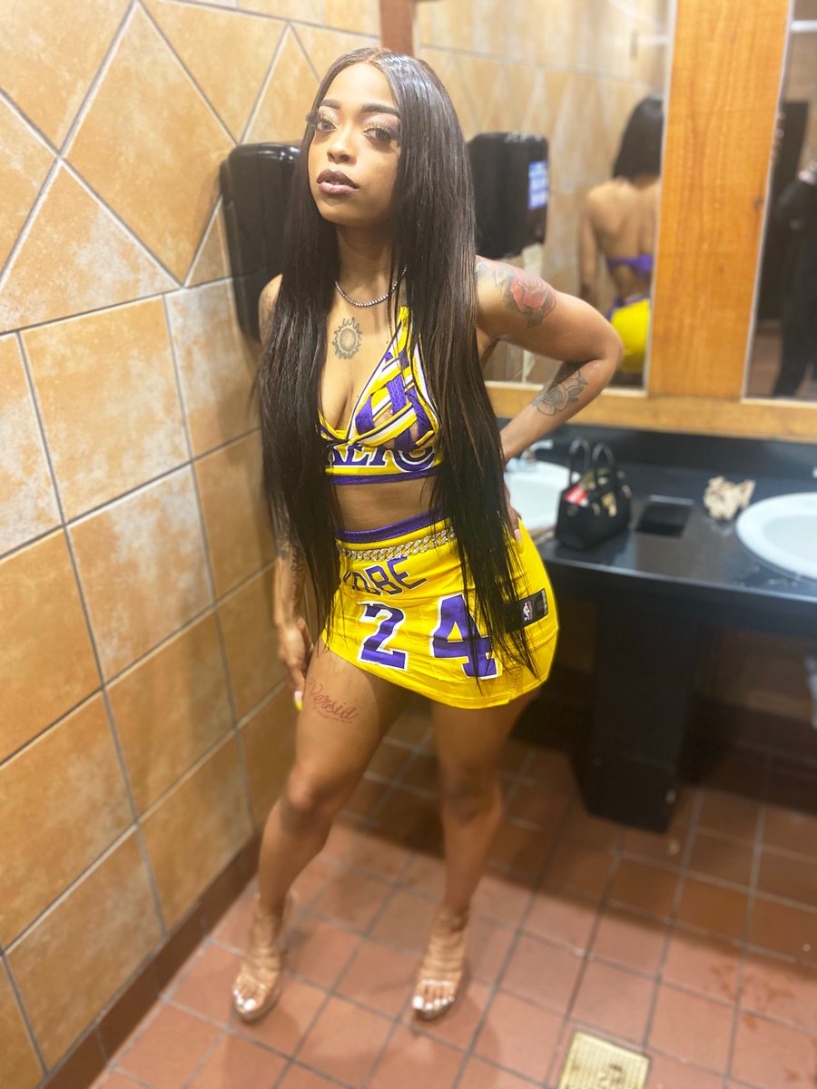 Amor_Chardonnay's tweet photo. 24 ON ME CALL ME KOBE ๐๐๐
#birthdaygirl #kobeyear #24fine https://t.co/r5Ub7VDNVN