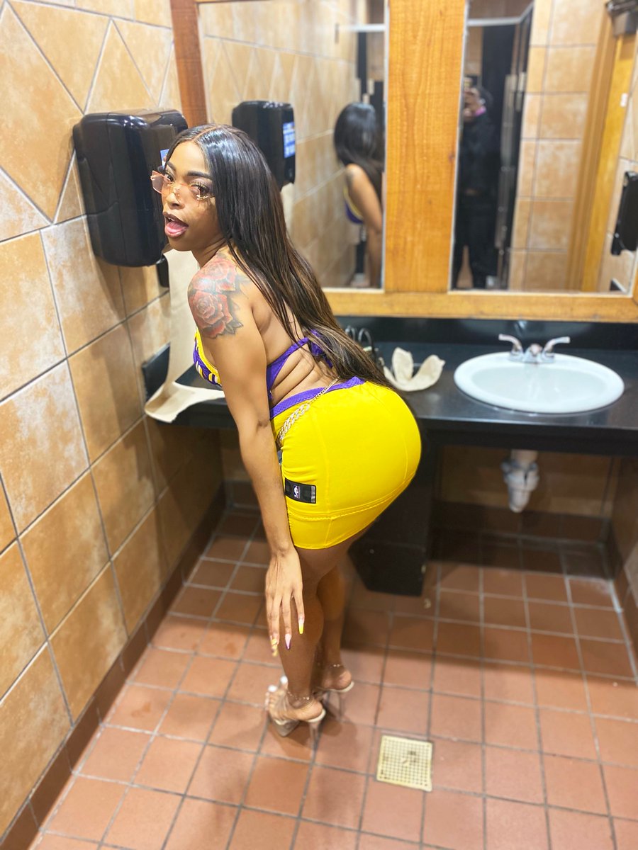 Amor_Chardonnay's tweet photo. 24 ON ME CALL ME KOBE ๐๐๐
#birthdaygirl #kobeyear #24fine https://t.co/r5Ub7VDNVN