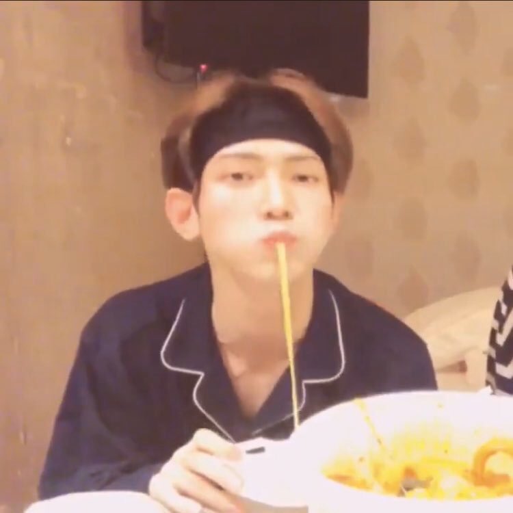 oszjg's tweet photo. 냉장고에
토마토 재워놨어
꺼내서 먹어
                                          깨워서 먹어도 돼?
잘 때 먹어
눈치 못 채게 https://t.co/qvaW6gQB1r
