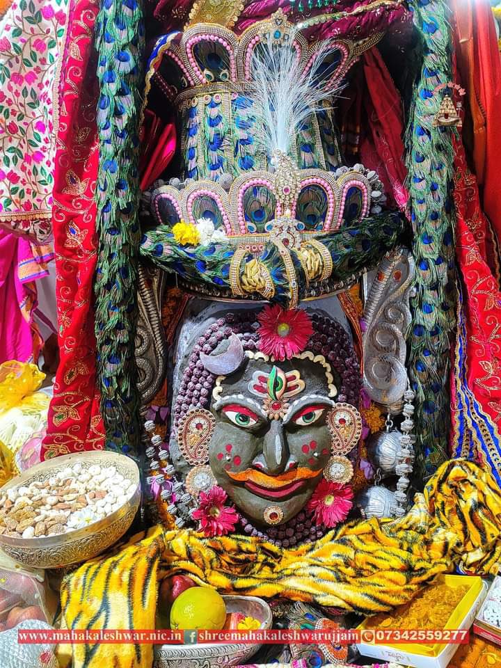 AacharyRupesh's tweet photo. 🙏🏻☘️🔱 ॐ नमो रूद्राय नम:  🔱☘️🙏🏻
🌻 प्रात: नमन 🙇🏻‍♂️ स्नेह वंदन 🌻
सर्वदेवात्मको रुद्र: सर्वे देवा: शिवात्मका:।
रुद्रात्प्रवर्तते बीजं बीजयोनिर्जनार्दन:।।
यो रुद्र: स स्वयं ब्रह्मा यो ब्रह्मा स हुताशन:।
ब्रह्मविष्णुमयो रुद्र अग्नीषोमात्मकं जगत्।।
🚩🙏ज्योतिर्विद आचार्य रूपेश पाठक https://t.co/a8lvcrr8D5