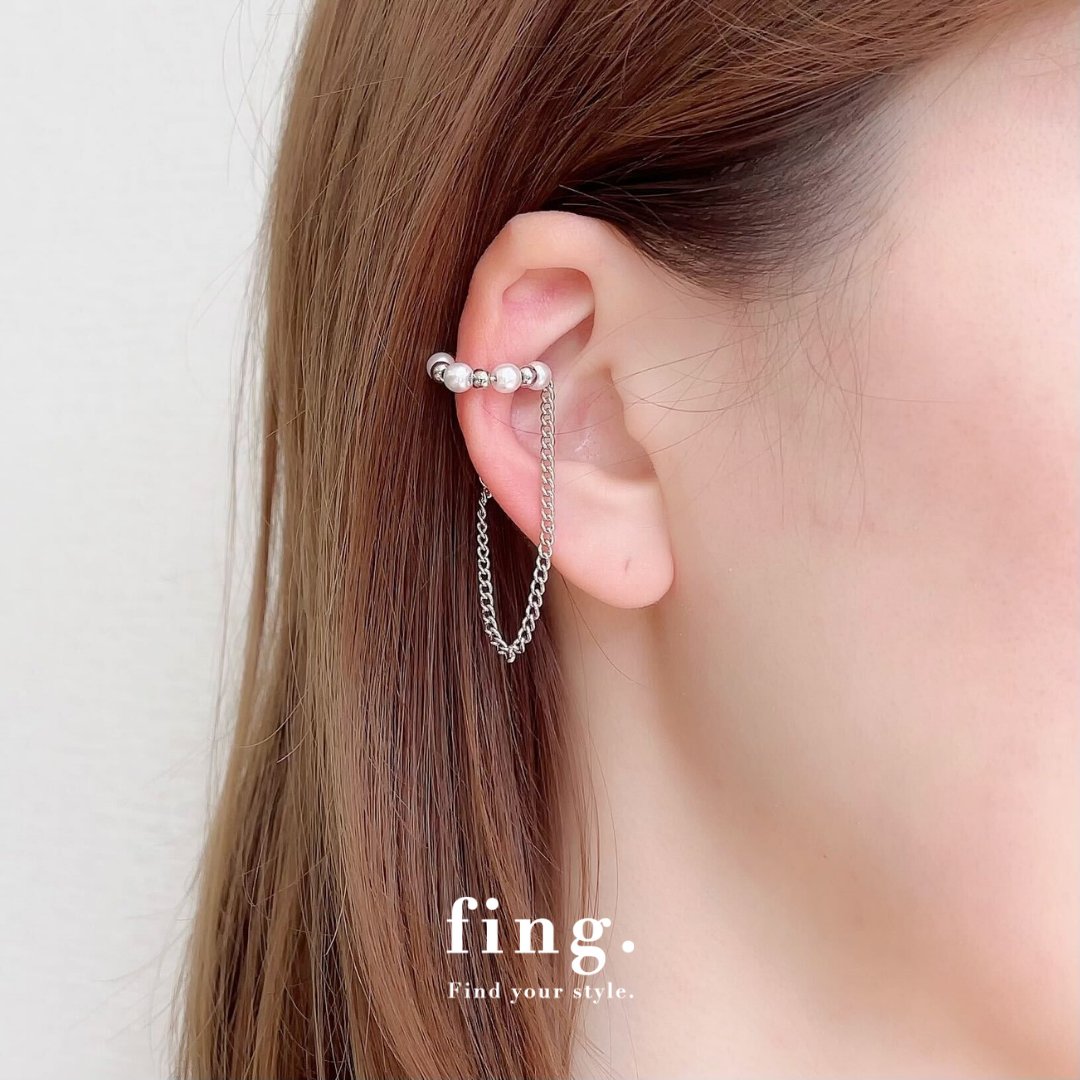 fing_official's tweet photo. 【再販イヤーカフ！大人気のパールデザイン💍】

お顔周りを華やかにしてくれるイヤーカフ。
中でもパールモチーフはパーティーシーンにもおすすめです◎

ピアスとの重ね付けも楽しめます♪

▼イヤーカフはこちら
https://t.co/6kztEGlP34 https://t.co/DntVZa7nQz