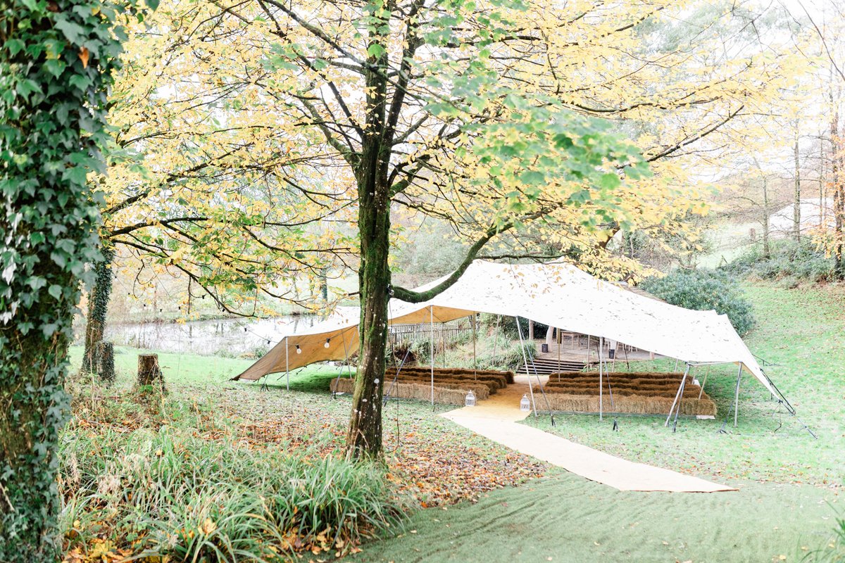 A beautiful shot of @deersleapretreat!
We are so very grateful to Heather and James for their generosity and for allowing Bob and Jade to have their wedding at this stunning venue! 
Photography by @tarastattonphotography