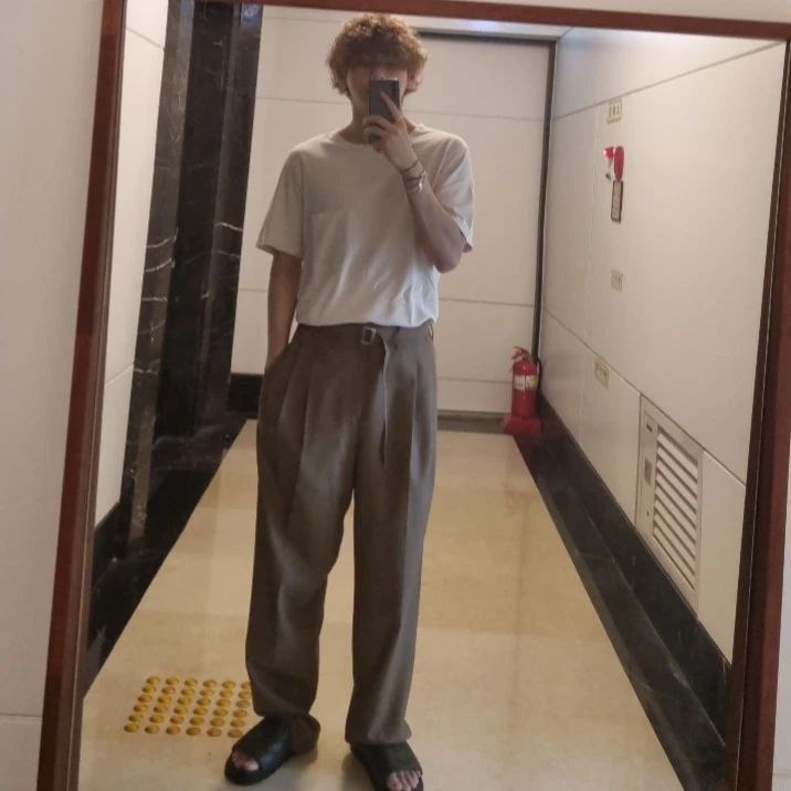 thvlina's tweet photo. 태형이가 똑같은 사진을 📸💜
part 1 
#KimTaehyung #TAEHYUNG #BTSV #ARMY https://t.co/jP8mqddbKE