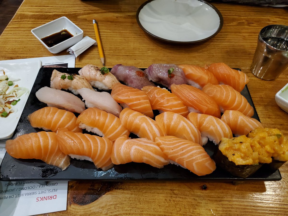 dliunatic's tweet photo. Someone got hungry... Just sayin' #iseesushi #ieatsushi https://t.co/UKiRp4dnA0