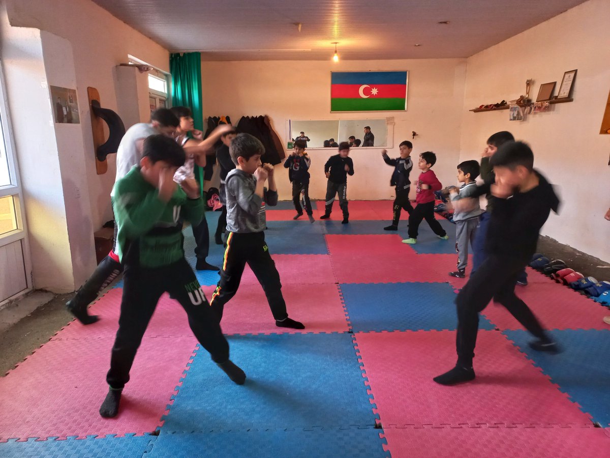 ucar_si's tweet photo. 🤼🤸♂️🏋️♂️🤾♂️⚽️🏓 "İdmanda bir gün" adlı layihə çərçivəsində rayonumuzda idmanla məşğul olanlar haqqında növbəti paylaşım...
✅ İdman növü: Budo
🥋 Məşqçi-müəllim: Rauf Səmədov
📌 Yer: Budo idman zalı
#Gənclərİdman #İdmanHəftəsi2022 #Azərbaycanİdmanı #AZEsport #MysAz #MysGovAz https://t.co/DGGJ1kwiKC