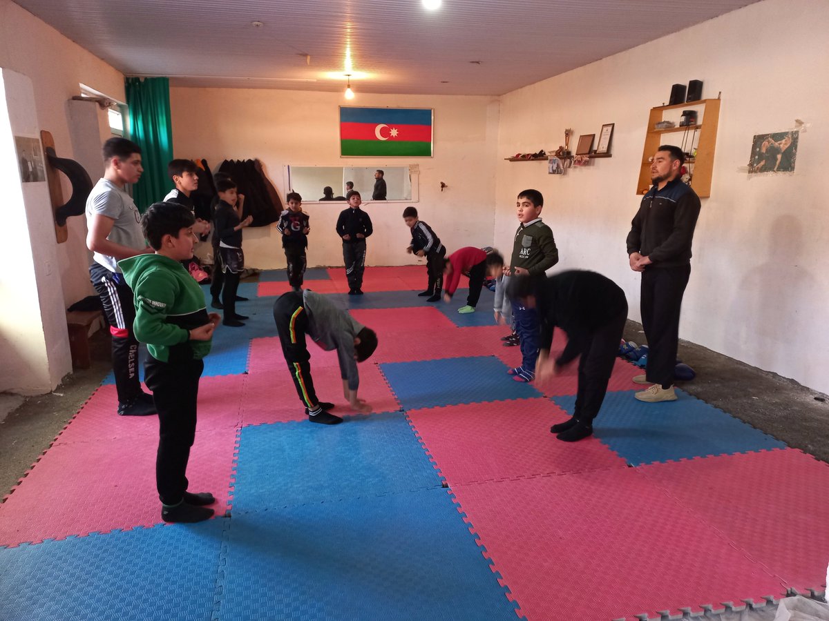 ucar_si's tweet photo. 🤼🤸♂️🏋️♂️🤾♂️⚽️🏓 "İdmanda bir gün" adlı layihə çərçivəsində rayonumuzda idmanla məşğul olanlar haqqında növbəti paylaşım...
✅ İdman növü: Budo
🥋 Məşqçi-müəllim: Rauf Səmədov
📌 Yer: Budo idman zalı
#Gənclərİdman #İdmanHəftəsi2022 #Azərbaycanİdmanı #AZEsport #MysAz #MysGovAz https://t.co/DGGJ1kwiKC
