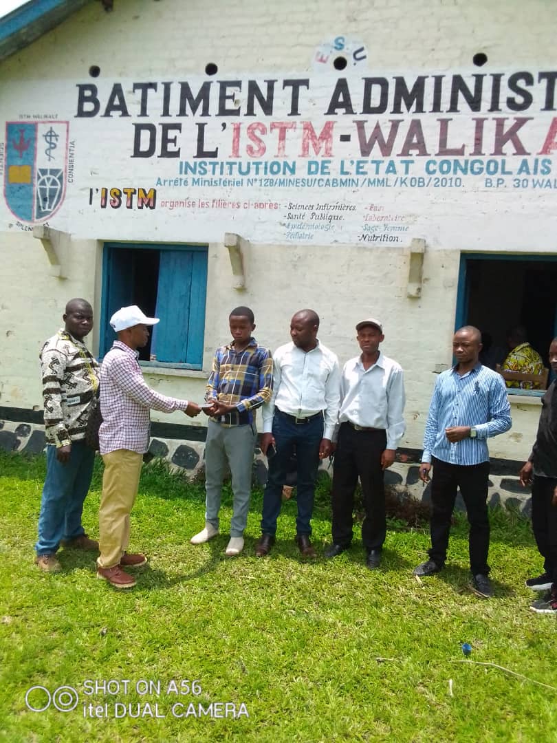 SOS_Walikale's tweet photo. " Les étudiants bénéficiaires de la bourse 
@SOS_Walikale
  pour l'année 2022 sont : 
A. Pour le secteur de Wanianga : 1.Bendera  Emmanuel (74%) 2.Tafuteni Mukoba Fabrice (72 %) 
B.Pour le Secteur de Bakano: 1.Kamala Kamala Trésor(70,6 %) 2.Boazi Kabungulu(70 %)" 
@juvenalmunubo https://t.co/v0KMaUYdKf