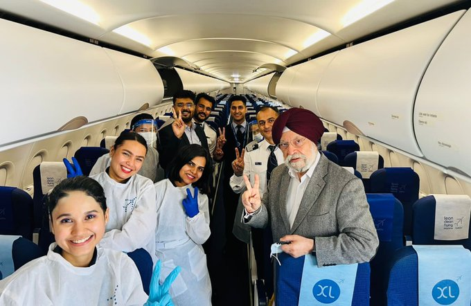 ANI's tweet photo. Union Minister Hardeep Singh Puri is enroute to Budapest in Hungary to aid the evacuation of Indian citizens stranded in Ukraine
(Pic source: Hardeep Singh Puri) https://t.co/nUL2sOYhpE