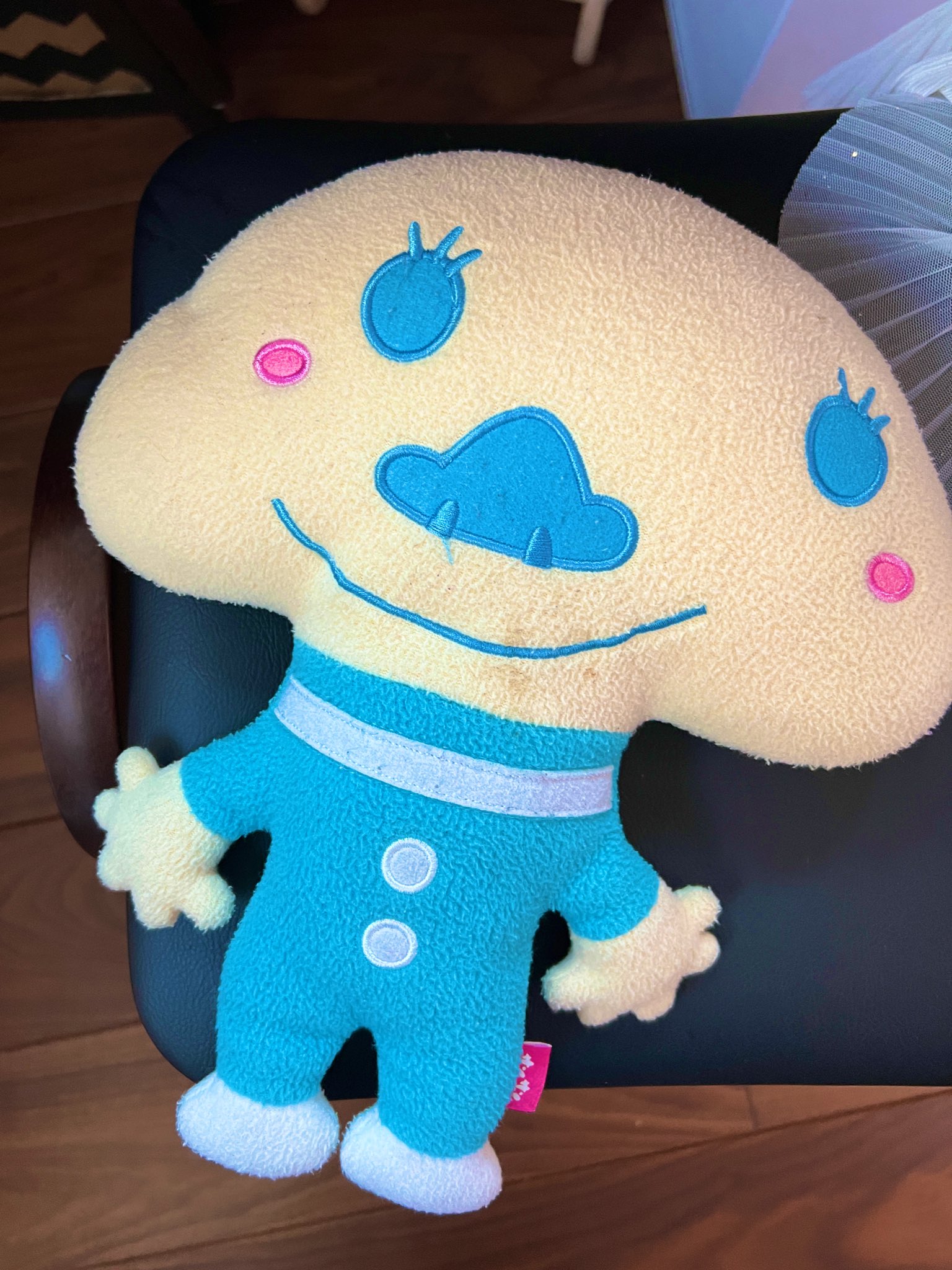 田村淳 アンパンマンに頼らずに子供を育てたらどうなるのか という興味本位の元に オリジナルキャラクターのぬいぐるみ を作り娘達に与えてみたら 長女も次女もこの知らないキャラをとても大切に抱っこして寝るようになりました 名前はサンサン でも