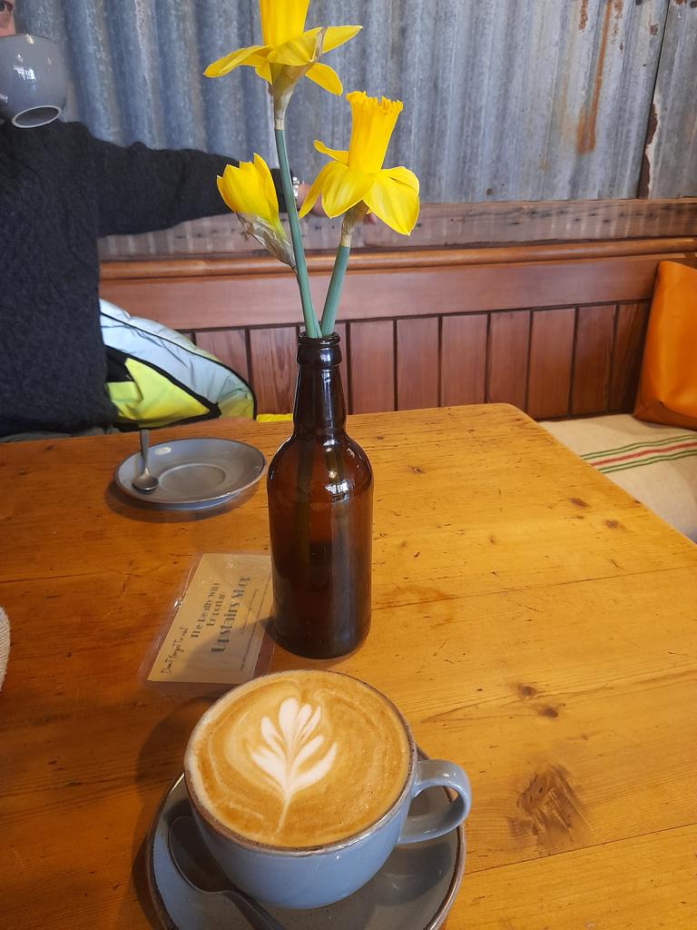 lexiland71's tweet photo. Coffee and daffs in St Davids, on St Davids Day. https://t.co/yrEmGMendi