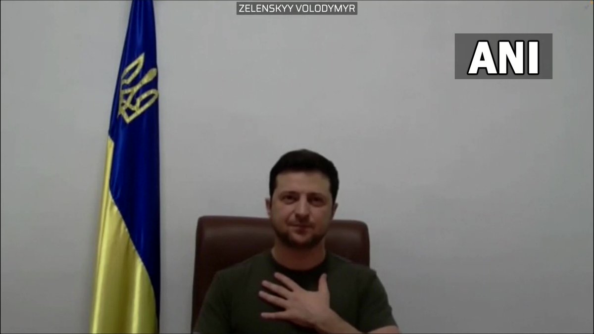 timesofindia's tweet photo. Ukraine President #VolodymyrZelenskyy received a standing ovation after his address at European Parliament, said, "We're fighting for our land &amp; our freedom despite the fact that all our cities are now blocked. Nobody is going to break us, we're strong, we're Ukrainians." he said https://t.co/kHHkfYOPqN
