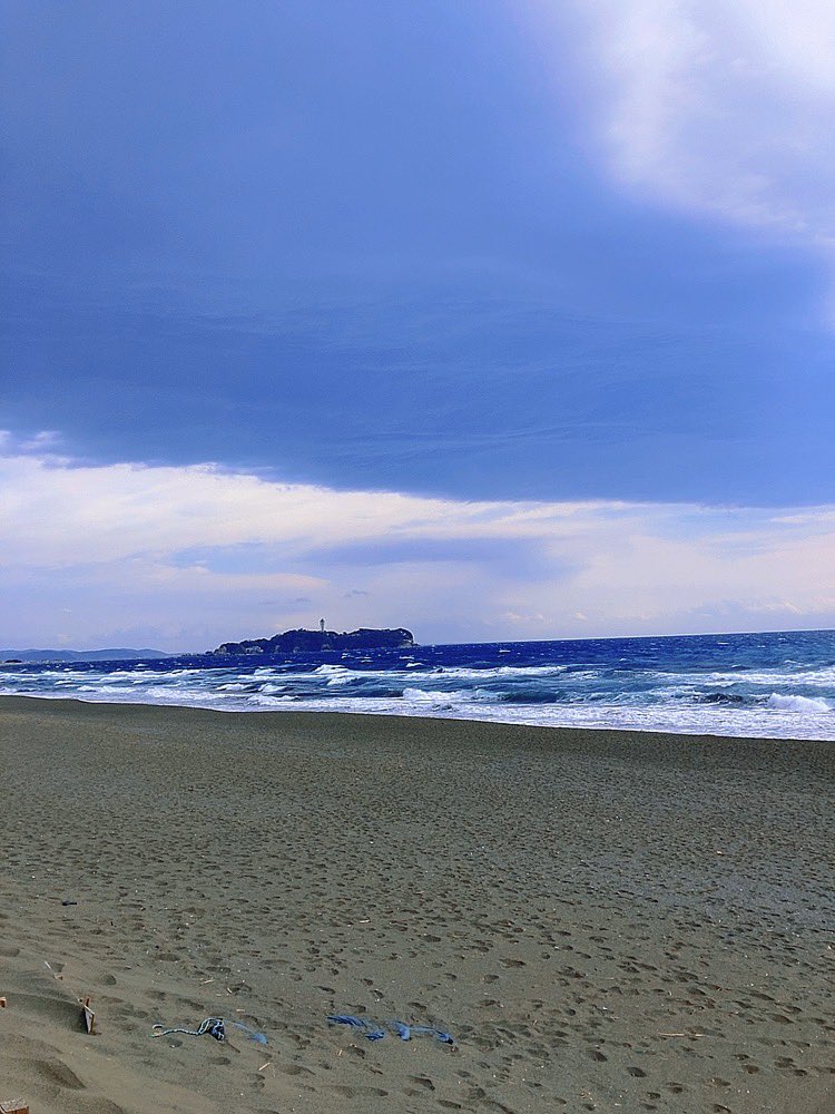 flashlpoint's tweet image. 有休もらって平日surfing🌊
辻堂にお邪魔しました。
オンショアで貸し切り。波は良くなかったけれど、春の訪れ、南西風が心地よく、この季節の湘南のサーフィンがとても好きです。