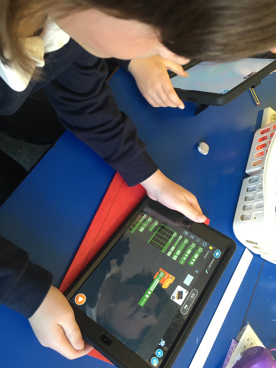 Exploring different challenges. <a href="/Middlethorpepr1/">Middlethorpeprimary</a> #middlethorpeict