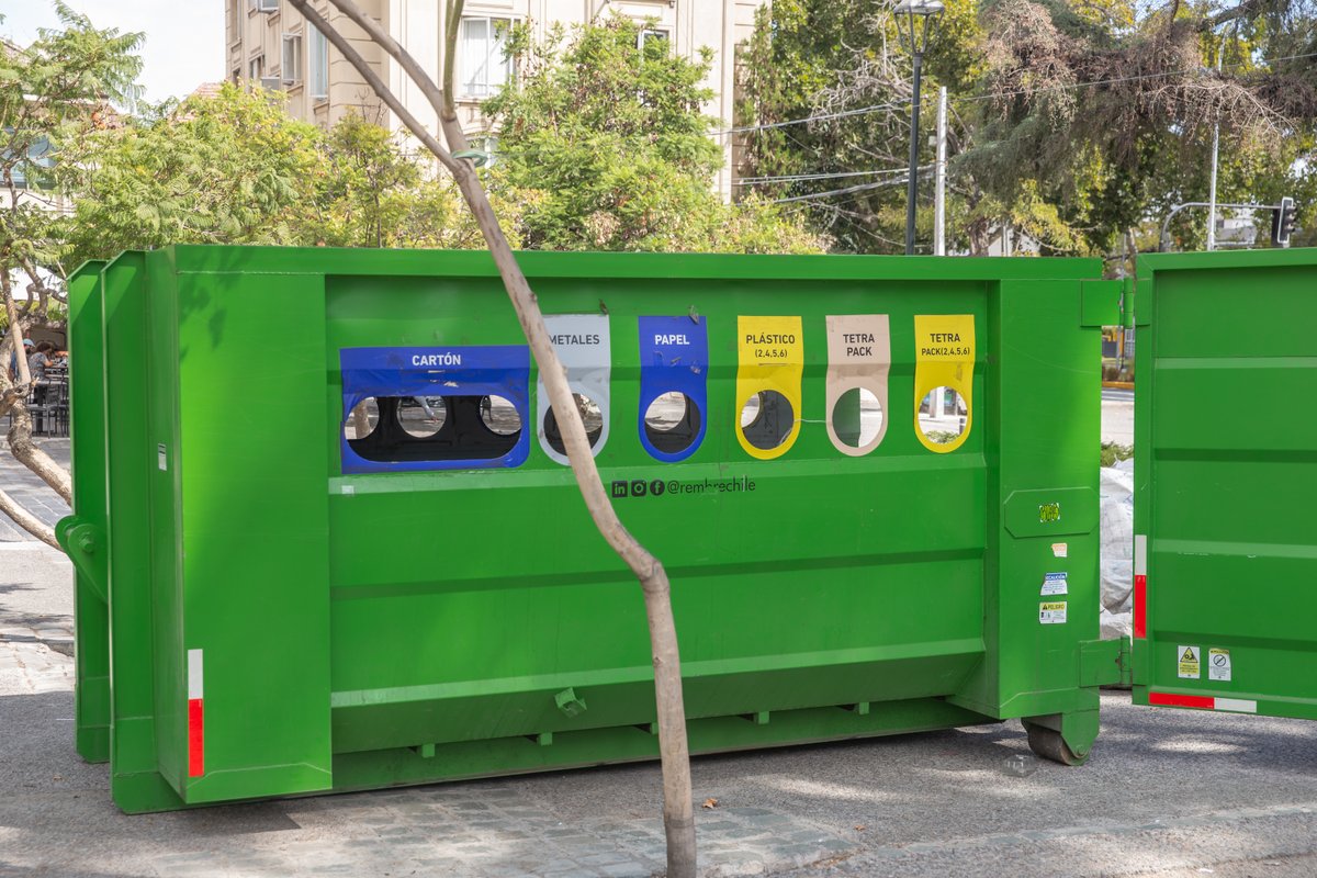 Muni_provi's tweet photo. ¡Cuidemos el Medio Ambiente!♻️ ¿Eres nuevo en la comuna? Te invitamos a conocer nuestros puntos limpios móviles ¡Te esperamos de lunes a sábado de 10:00 a 18:00 horas (o hasta que se complete su capacidad de 1 tonelada/día)! Más info 👉https://t.co/MKxuyRkHsR #ProviVerde https://t.co/pmDEF0qAOb