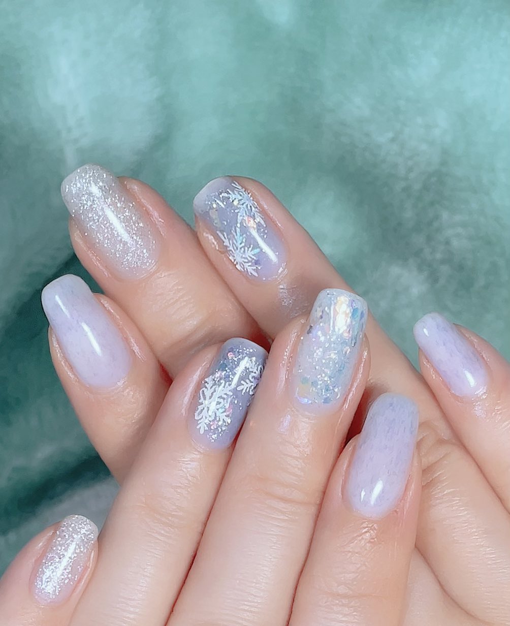 おもち 3月になっちゃったよ 冬っぽいネイルを2月にしてたんだけどツイートし忘れてた 冬は雪の結晶ネイルを必ずしたくなる 出来て良かった セルフネイル 今日のネイル 冬ネイル マニキュア T Co Bfhdzw6ptj Twitter