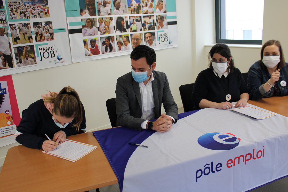 damienadam76's tweet photo. Aujourd’hui, c’est le lancement du Contrat d’Engagement Jeune (CEJ), un coaching intensif de jeunes sans diplômes ou éloignés de l’emploi. 

Je suis très heureux d’avoir été invité par le @Poleemploi_Ndie à la signature des 2 premiers contrats à @Rouen pour Camille et Alexis. https://t.co/I5PPKGTZHg