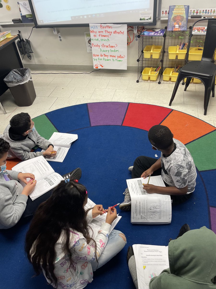 SterlingElemen1's tweet photo. Researching pollinators is way more fun in #researchgroups ! 🐝 🪲 🦋 @CharMeckSchools @ELeducation #Module3 #collaboration #studentengagement #choosejoy🌈 #sterlingpride🐯 #wearecrew https://t.co/0QbTcJtvsm