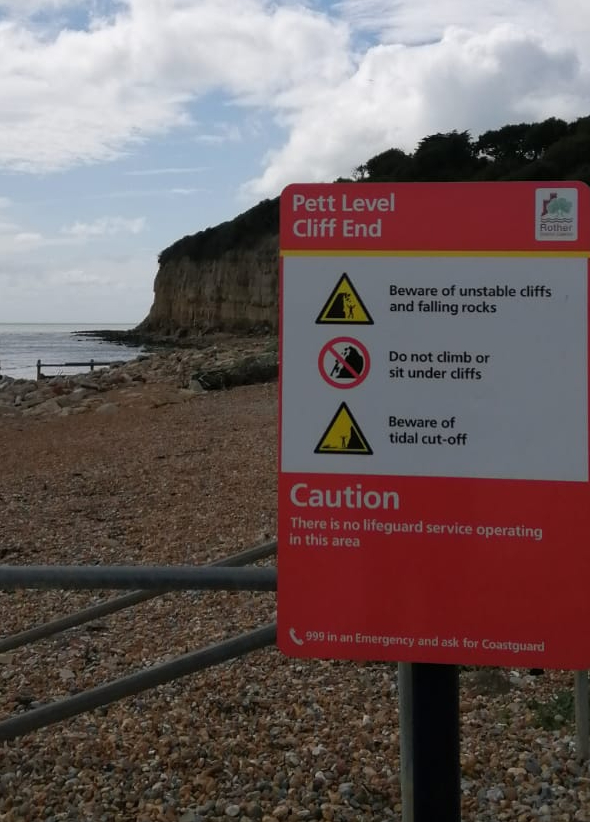 Just a #beachsafety #TuesdayTip reminder! Our local Cliff End beach at #PettLevel is notorious for rock falls &amp; after the recent storms the risk is much greater. Please avoid cliff edge above, cliff line below &amp; check the tides before taking a walk.
Stay safe &amp;  #beachaware 👍