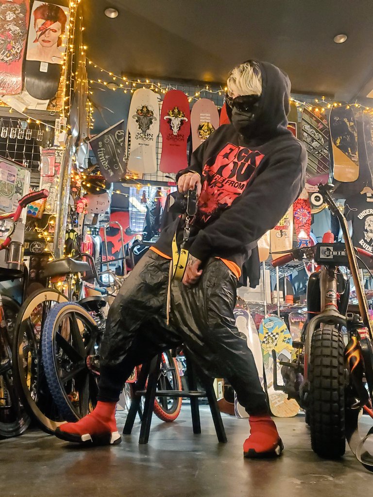 motoyan999's tweet photo. #わしコーデネート
#BALENCIAGA
#OFFWHITE
#RICKOWENS
#VIOLENTGRIND
#CPWSKATESHOP https://t.co/B2nSUcqPcG