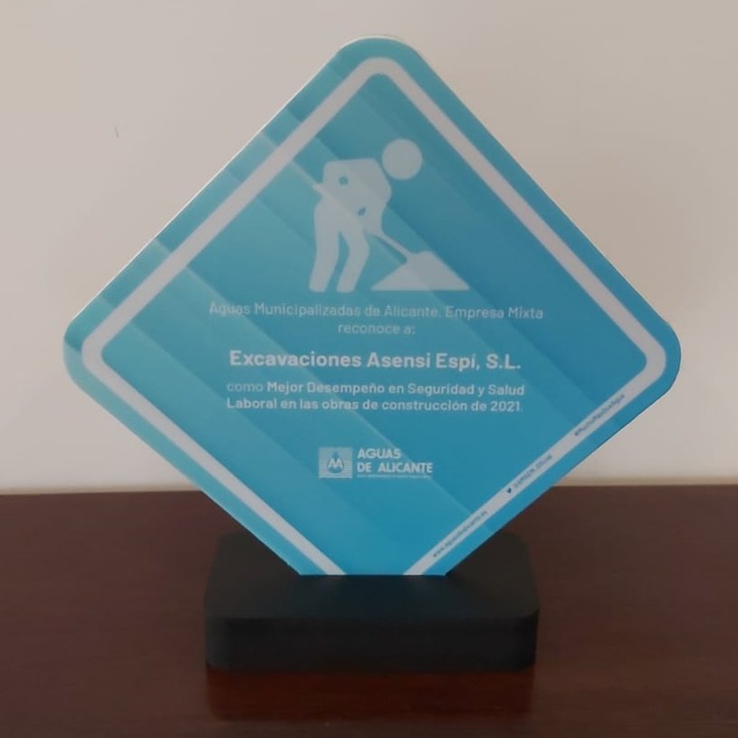 AMAEM_Oficial's tweet photo. Esta mañana hemos hecho entrega de los premios al desempeño en #SeguridadySaludLaboral en las obras de construcción de Aguas de Alicante 2021 a nuestros proveedores:

🥇 Excavaciones Asensi Espí
🥈 Construcciones AMM Agost

Compromiso con la seguridad y la vida de las personas 👷🏻 https://t.co/oA4QXdNSiO