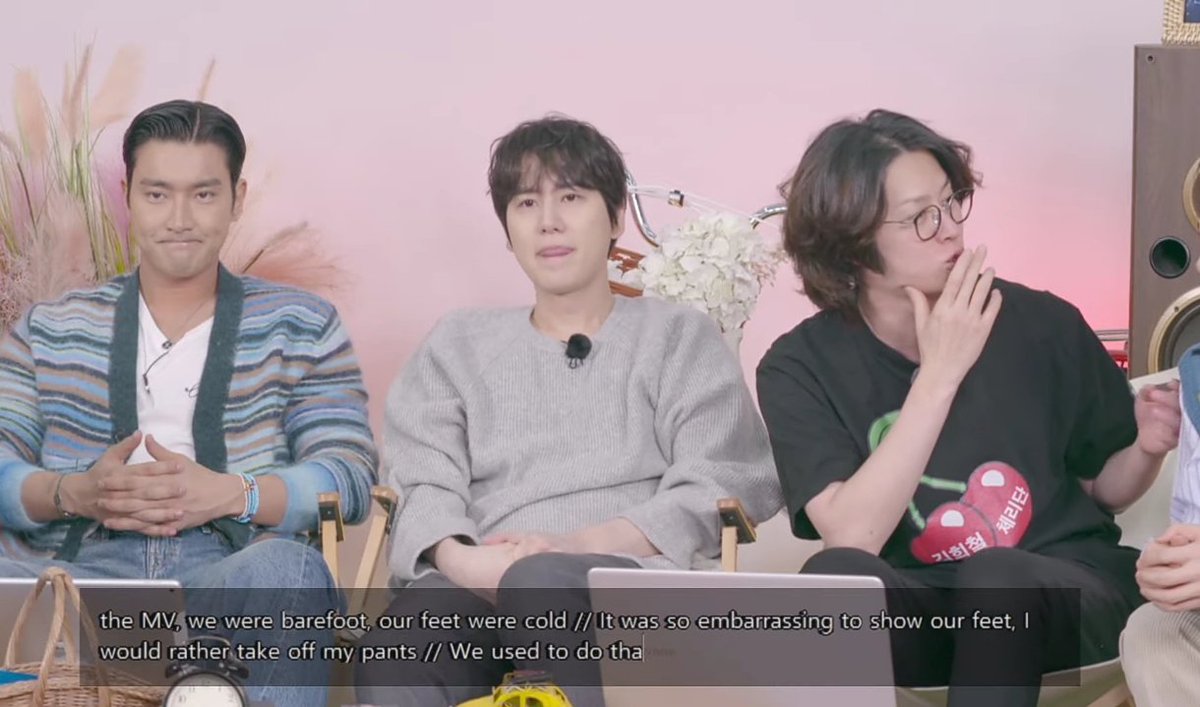sapphirecloud1's tweet photo. "We were barefoot, our feet were cold. It was so embarrassing to show our feet. I would rather take off my pants."
-Kim Heechul, 2022

Kim Heechul, wth? 😭😭😭
Now, imagine Heechul's solo album and the concept is "no pants" 😭😭 https://t.co/BGIA5rsDrs